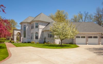 Select the Best Style of Garage Doors for Enhancing Curb Appeal