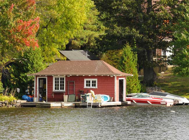 When to Do a Boathouse Door Repair or Replacement